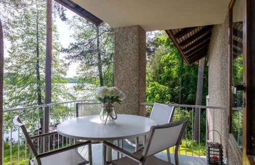 Lahti House | 50's Charm by the Lake with Sauna, Free Parking, 5 Bedrooms