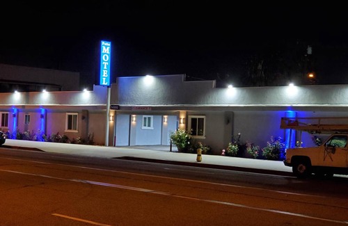 Compton Hotel | 500 m² Motel ∙ 3 guests