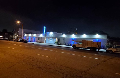 Compton Hotel | 500 m² Motel ∙ 3 guests