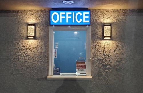 Compton Hotel | 500 m² Motel ∙ 3 guests