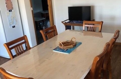 Moonta Bay House | 500 metres from Moonta Bay Beach & Jetty. Free wi-fi. Well equipped holiday home