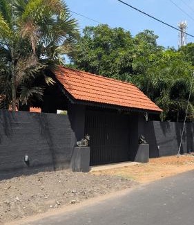 Vadamaradchy North House | 501 Thumpalai Road