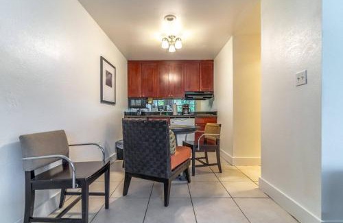 Ruskin House | 502 Little Harbor Inn