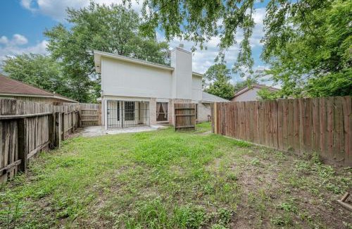 Houston House | 5026 Cozy 3BR Home near Airport