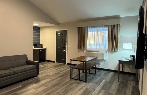 Port Huron Apartment | #505 Pine Grove Executive SuitesnNewly Renovated Extended Stay Port Huron
