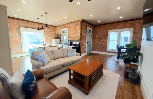 Salmon House | 506 Historic Brickhouse off Main St. - 2 Blocks from Salmon River