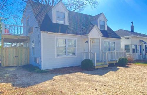 Northeast Virginia Beach House | 508 B The Upper Bungalow