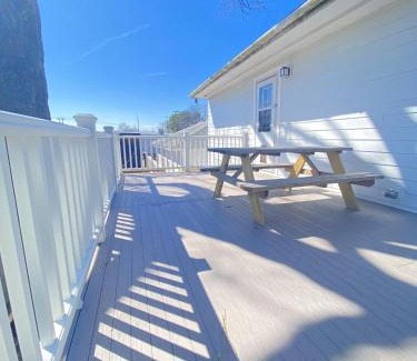 Northeast Virginia Beach House | 508 B The Upper Bungalow