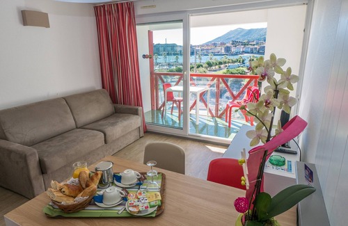 Hendaye Condo | 50m de la Plage! Studio pour 4 + Wi-Fi Gratuit