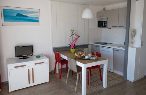 Hendaye Condo | 50m de la Plage! Studio pour 4 + Wi-Fi Gratuit