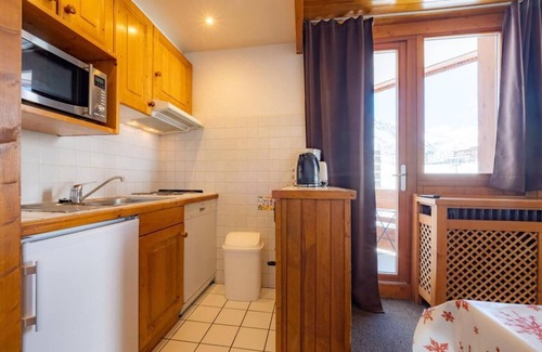 Le Lavachet Apartment | 50m from shops, 4th floor, balcony, tv, ski locker, 35m², Tignes