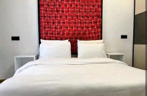 Thompson Estate Apartment | 50shadesofGrey