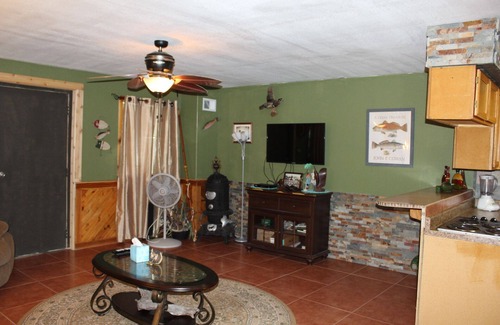 Port Mansfield House | 513 North Shore - Water View! Cozy & Inviting for a relaxing weekend stay!