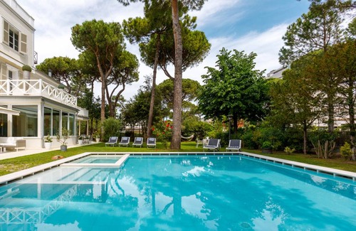 Milano Marittima Villa | 515 m² Villa ∙ 5 bedrooms ∙ 10 guests