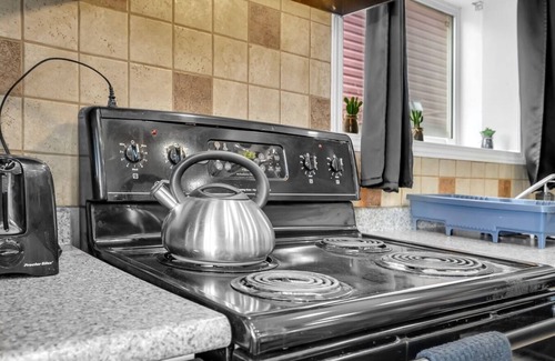 Calgary Apartment | 52-3 Bed Suite on Lake Central A/C By Airport