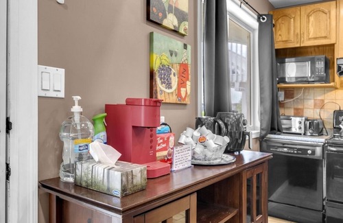 Calgary Apartment | 52-3 Bed Suite on Lake Central A/C By Airport