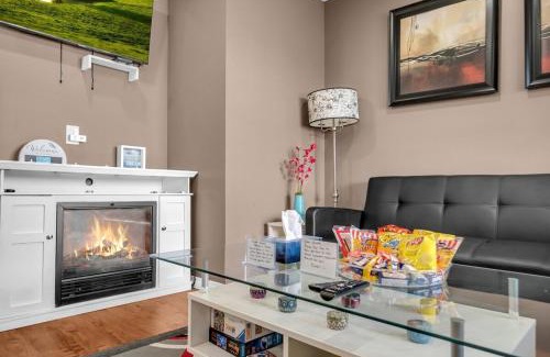 Calgary Apartment | 52-3 Bed Suite On Lake Central Ac By Airport