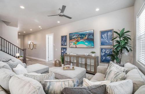 Santa Clara House | 52-53| Poolhouse Duplex in St George with 2 Pools and Hot Tubs