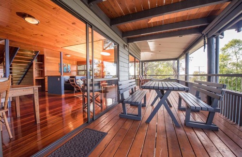 Point Lookout House | 52 Tramican Street