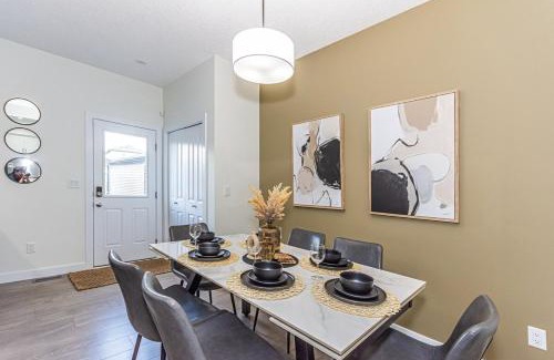 Northwest Edmonton House | 5204 Lark Crescent NW Edmonton Alberta T5S0S3