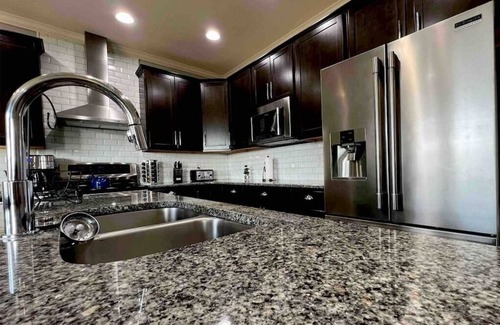 Masterson Station House | 527 Estrella · King Bed, entire 4 bedroom, Kentucky living