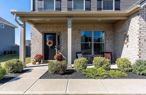 Masterson Station House | 527 Estrella · King Bed, entire 4 bedroom, Kentucky living