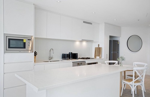 Brisbane Central Business District Apartment | 52nd Floor with Panoramic Views of Brisbane City