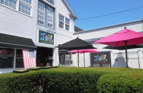 Harwich Port House | 530 Route 28 Harwich Port Cape Cod - - The Pineapple House