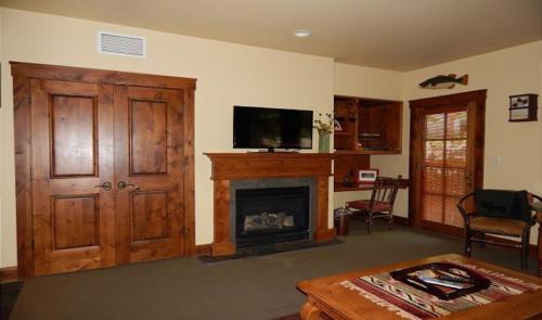 Jackson Apartment | 535 Snow King Loop