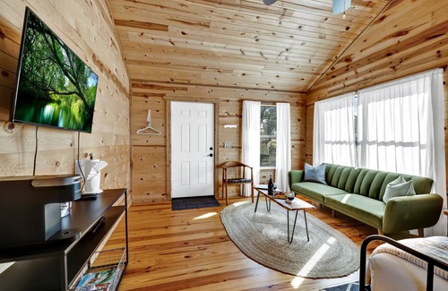 Fredericksburg Cabin | 54 m² Cabin ∙ 1 bedroom ∙ 2 guests