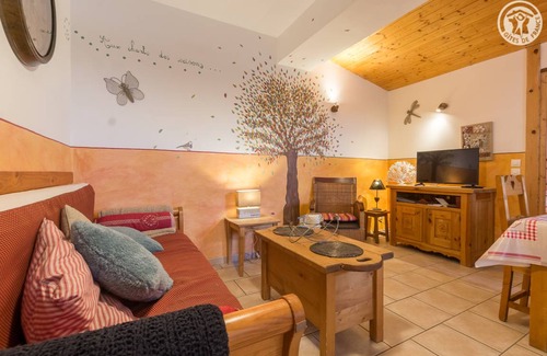 Gilly-sur-Isere House | 54 m² Gîte ∙ 2 bedrooms ∙ 5 guests