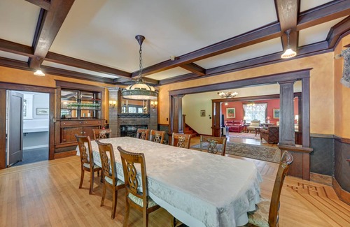 Kent House | 540 m² House ∙ 4 bedrooms ∙ 15 guests