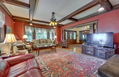 Kent House | 540 m² House ∙ 4 bedrooms ∙ 15 guests
