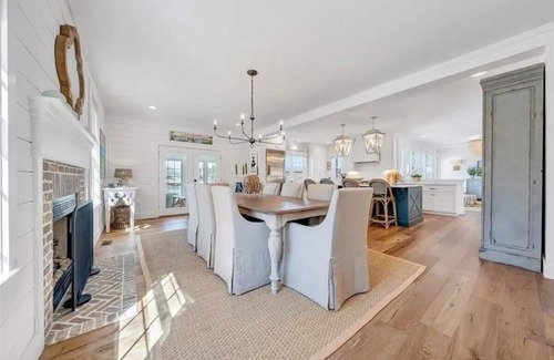 Moneta House | 5400sf, Lakefront, gentle slope, 6Bdrs,4.5Baths, kayaks,paddleboards,firepit,gym