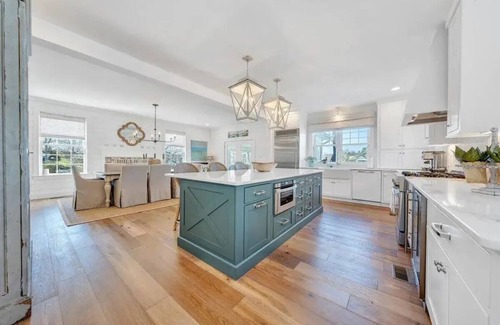 Moneta House | 5400sf, Lakefront, gentle slope, 6Bdrs,4.5Baths, kayaks,paddleboards,firepit,gym