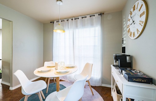 Sherman House | 55% Monthly special price W 4rooms W 3 fullbath W walk to College