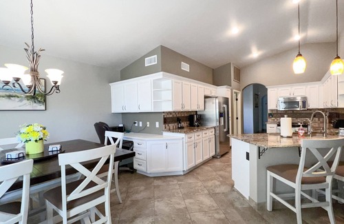Saddlebrooke House | 55+ Resort Home - Shared Pool & Hot Tub - WiFi, AC, Snowbird-Friendly, Dogs OK