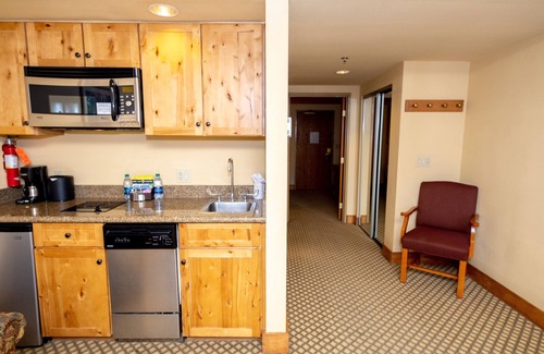 Crested Butte House | 555 Mt. Crested Butte Grand Lodge Condo with views