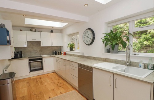 Sheffield House | 56 RIVERDALE ROAD, family friendly, with a garden in Sheffield