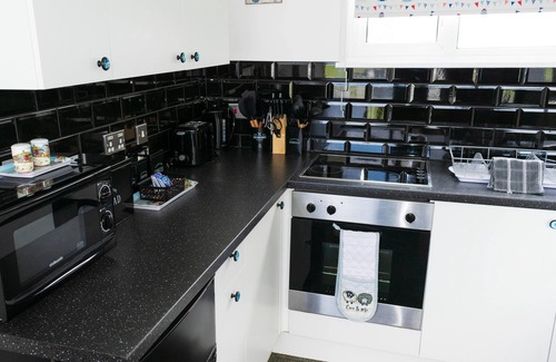 Chapel Saint Leonards Cottage | 57 CHERRY PARK, pet friendly, with a garden in Chapel St Leonards