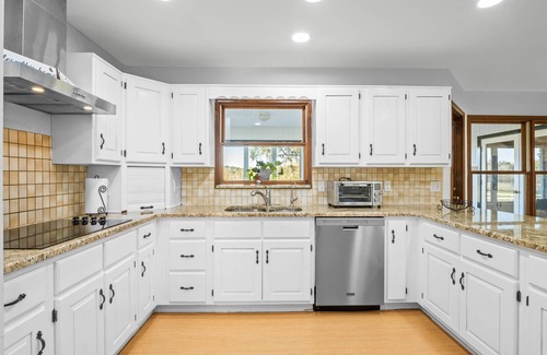 Oviedo House | 5700+ sqt home & a barn to celebrate your special milestones on 20-acre Orlando