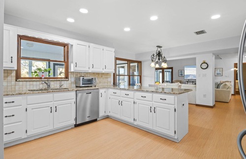 Oviedo House | 5700+ sqt home & a barn to celebrate your special milestones on 20-acre Orlando