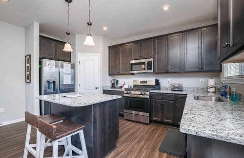 Morrow House | 5738 Azra Court · Cheerful 5 bedroom on azra with a pool and real