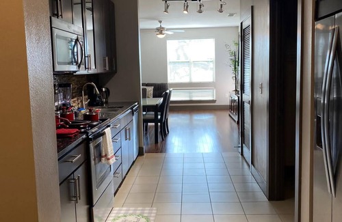 MacGregor Apartment | 5755 Hermann Park 1B1B & Study