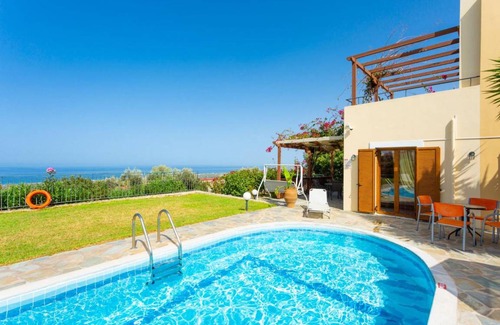 Maroulas Villa | 595 m² Villa ∙ 10 bedrooms ∙ 24 guests