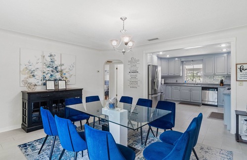 St. Petersburg - Clearwater House | 5bd/3.5ba BIG House w/POOL near Pinellas Park.