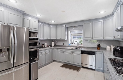 St. Petersburg - Clearwater House | 5bd/3.5ba BIG House w/POOL near Pinellas Park.