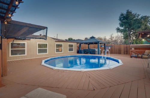 Dallas House | 5BD-3BA in the Heart of Dallas wit Pool & Hot Tub