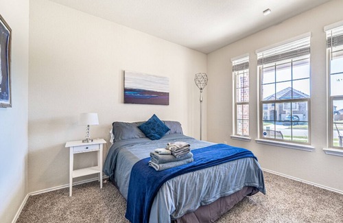 Killeen House | 5BD/3Bath w/HotTub and Back Yard - Perfect for Families or Military Roommates!nn