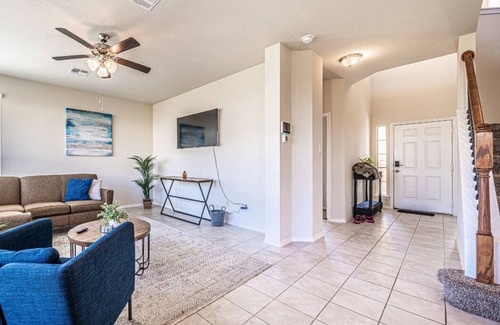 Killeen House | 5BD/3Bath w/HotTub and Back Yard - Perfect for Families or Military Roommates!nn